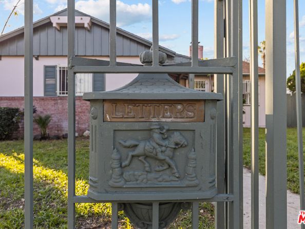 5733 Colfax Avenue, North Hollywood CA 91601