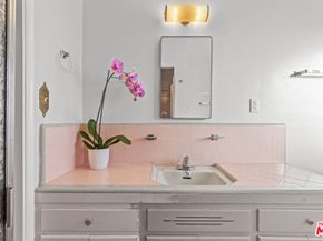 5733 Colfax Avenue, North Hollywood CA 91601