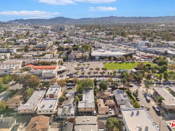 11447 Tiara Street 1, North Hollywood CA 91601