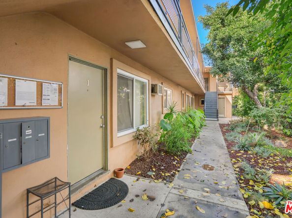 11447 Tiara Street 1, North Hollywood CA 91601