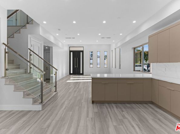 6723 Sunnyslope Avenue, Van Nuys CA 91401