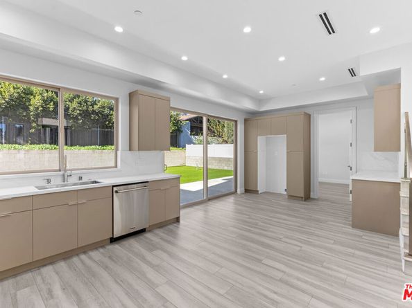 6723 Sunnyslope Avenue, Van Nuys CA 91401