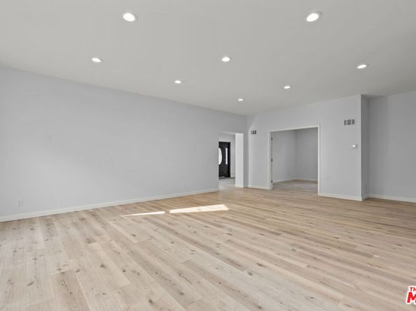 1250 S Windsor Boulevard, Los Angeles CA 90019