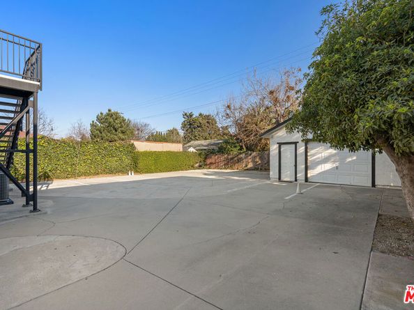 1250 S Windsor Boulevard, Los Angeles CA 90019