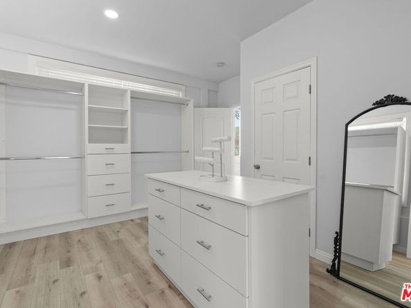 1250 S Windsor Boulevard, Los Angeles CA 90019