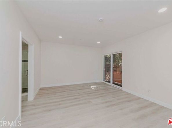 1138 S Serrano Avenue 102, Los Angeles CA 90006