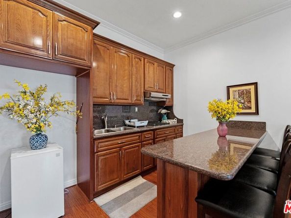 1430 N Dominion Avenue, Pasadena CA 91104