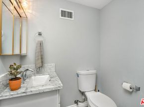 4949 Onaknoll Avenue, Los Angeles CA 90043