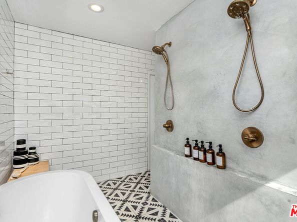 4949 Onaknoll Avenue, Los Angeles CA 90043