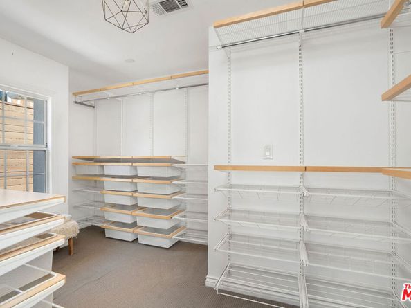 4949 Onaknoll Avenue, Los Angeles CA 90043