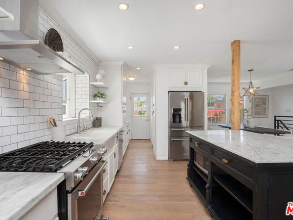 4949 Onaknoll Avenue, Los Angeles CA 90043