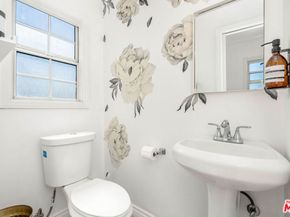 4949 Onaknoll Avenue, Los Angeles CA 90043