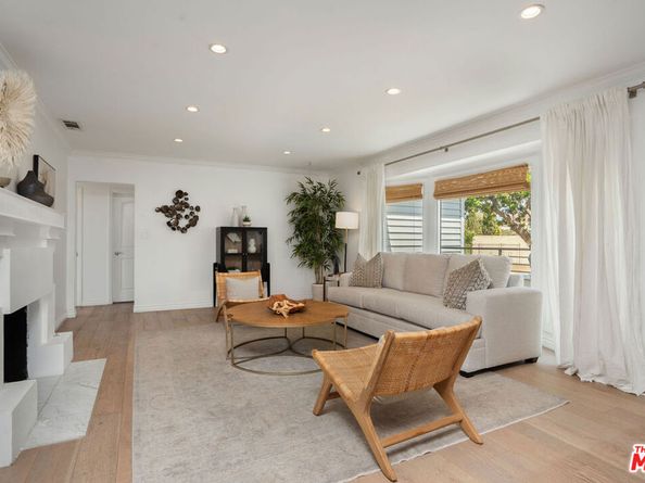 4949 Onaknoll Avenue, Los Angeles CA 90043