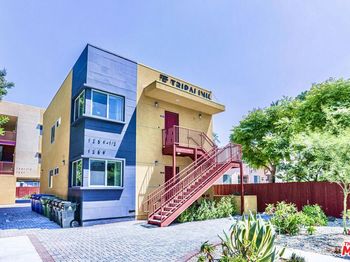 1259 W 36th Place