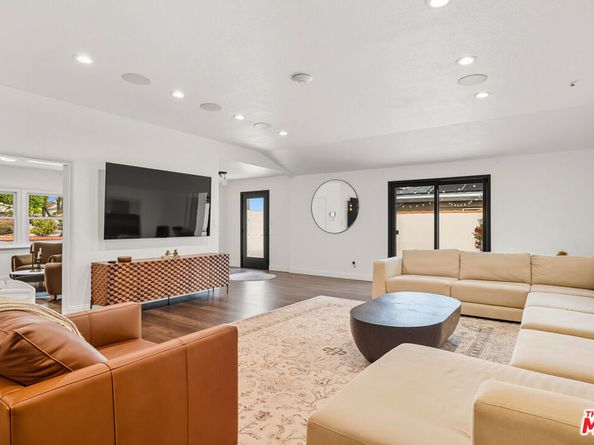 9916 Rathburn Avenue, Northridge CA 91325