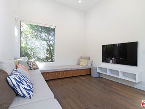 362 N Norton Avenue, Los Angeles CA 90004