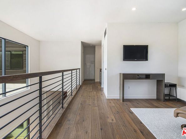 362 N Norton Avenue, Los Angeles CA 90004