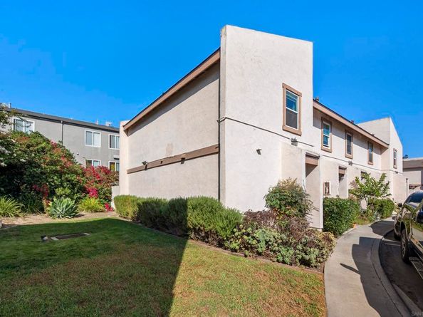 5606 Caminito Roberto, San Diego CA 92111