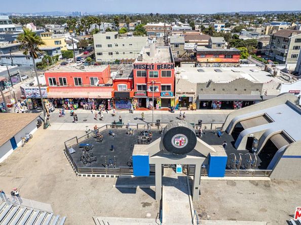 1908 Pacific Avenue, Venice CA 90291