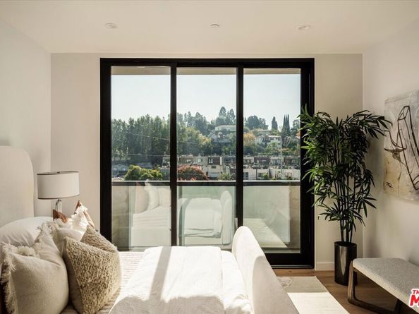 2822 Avenel Street, Los Angeles CA 90039