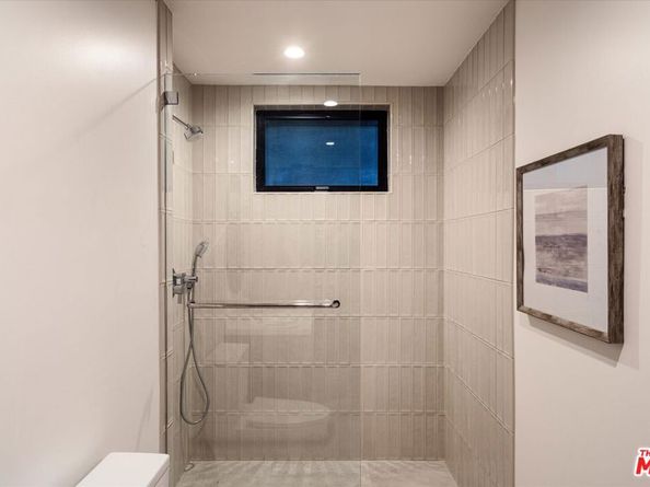 2822 Avenel Street, Los Angeles CA 90039