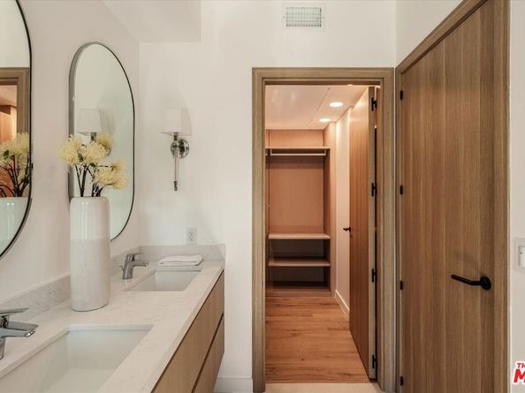 2822 Avenel Street, Los Angeles CA 90039