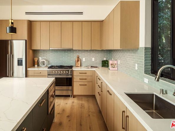 2822 Avenel Street, Los Angeles CA 90039