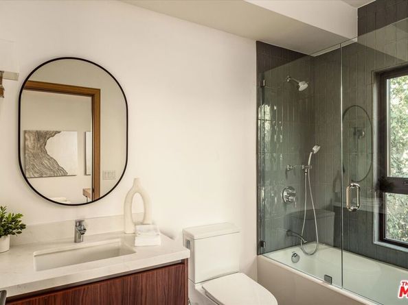 2822 Avenel Street, Los Angeles CA 90039