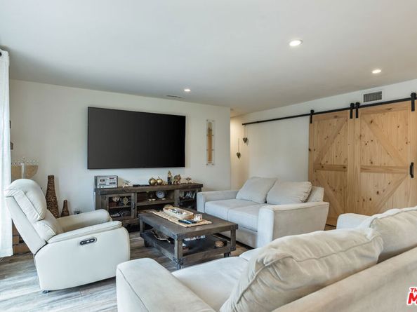 23320 Bassett Street, West Hills CA 91307