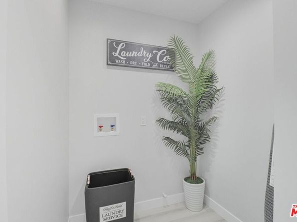 9710 S 8th Avenue, Inglewood CA 90305