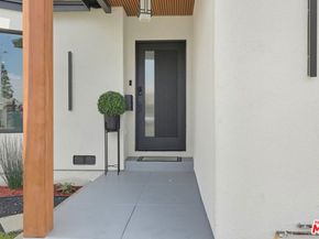 9710 S 8th Avenue, Inglewood CA 90305