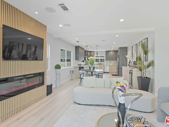 9710 S 8th Avenue, Inglewood CA 90305