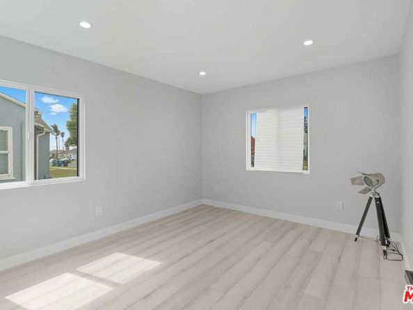 9710 S 8th Avenue, Inglewood CA 90305