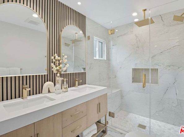 9710 S 8th Avenue, Inglewood CA 90305