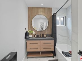 9710 S 8th Avenue, Inglewood CA 90305