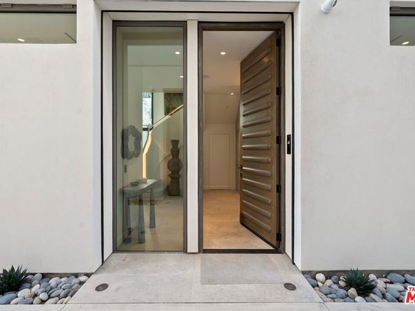938 Palisades Beach Road, Santa Monica CA 90403