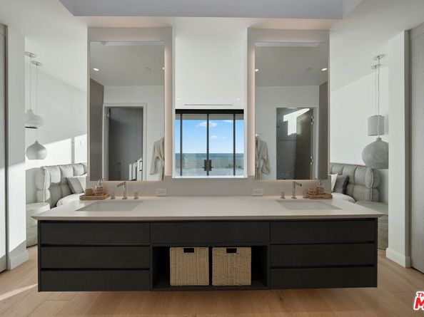 938 Palisades Beach Road, Santa Monica CA 90403
