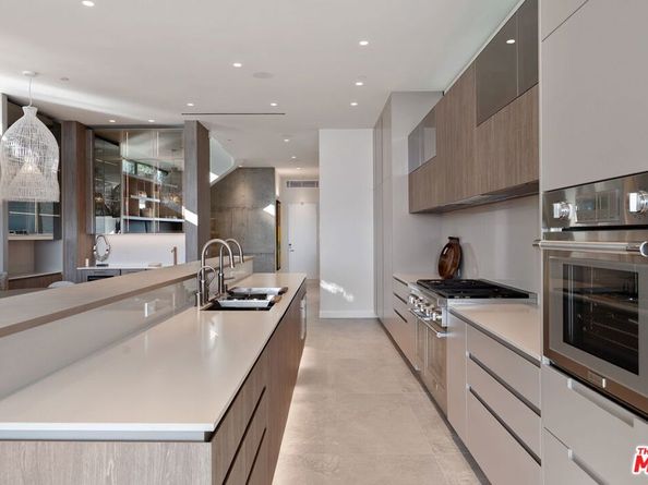 938 Palisades Beach Road, Santa Monica CA 90403