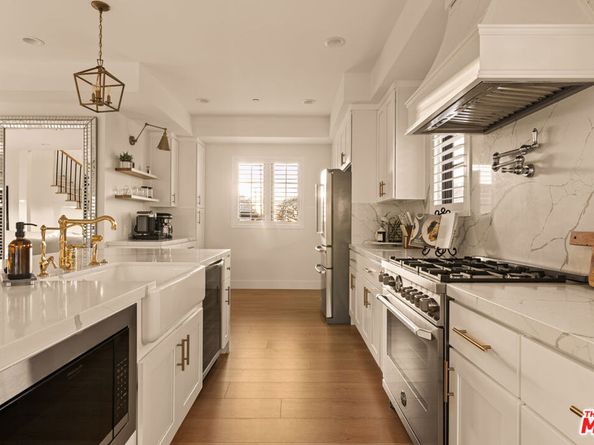 7403 Stewart Avenue, Los Angeles CA 90045