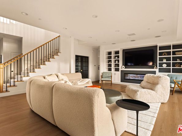 7403 Stewart Avenue, Los Angeles CA 90045
