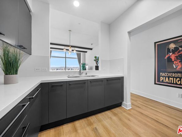 900 W Olympic Boulevard 32F, Los Angeles CA 90015