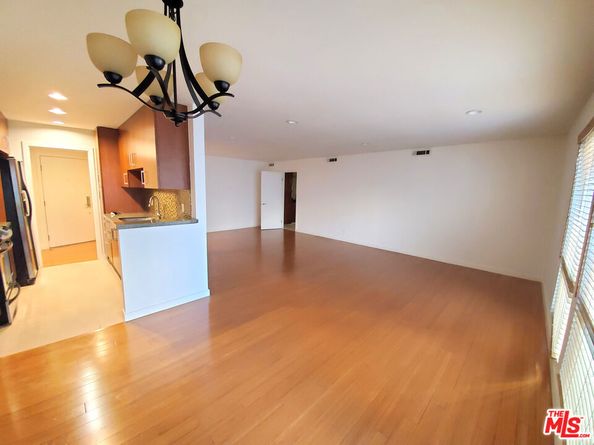 4407 Francis Avenue 210, Los Angeles CA 90005