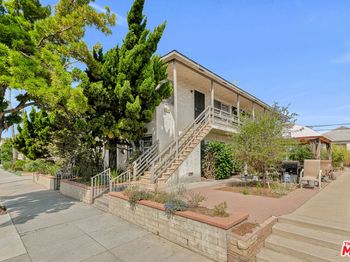 1811 Ocean Park Boulevard