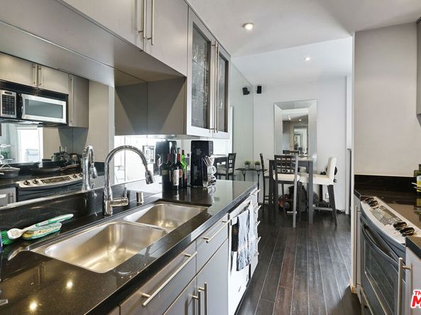1131 Alta Loma Road 109, West Hollywood CA 90069