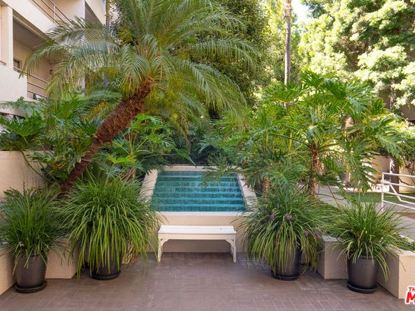 1131 Alta Loma Road 109, West Hollywood CA 90069