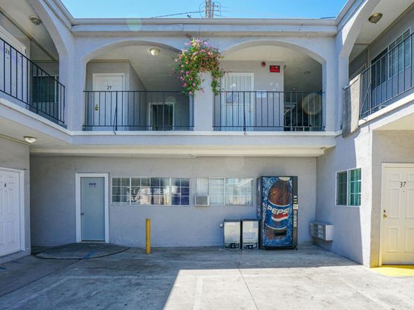 4905 W Adams Boulevard, Los Angeles CA 90016