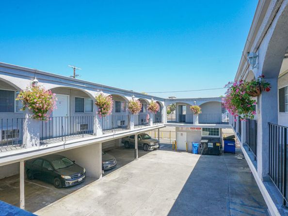 4905 W Adams Boulevard, Los Angeles CA 90016