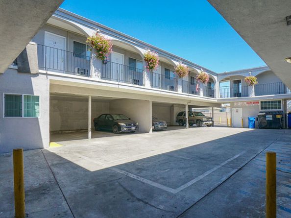 4905 W Adams Boulevard, Los Angeles CA 90016