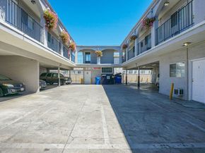 4905 W Adams Boulevard, Los Angeles CA 90016