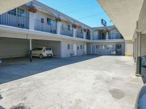 4905 W Adams Boulevard, Los Angeles CA 90016